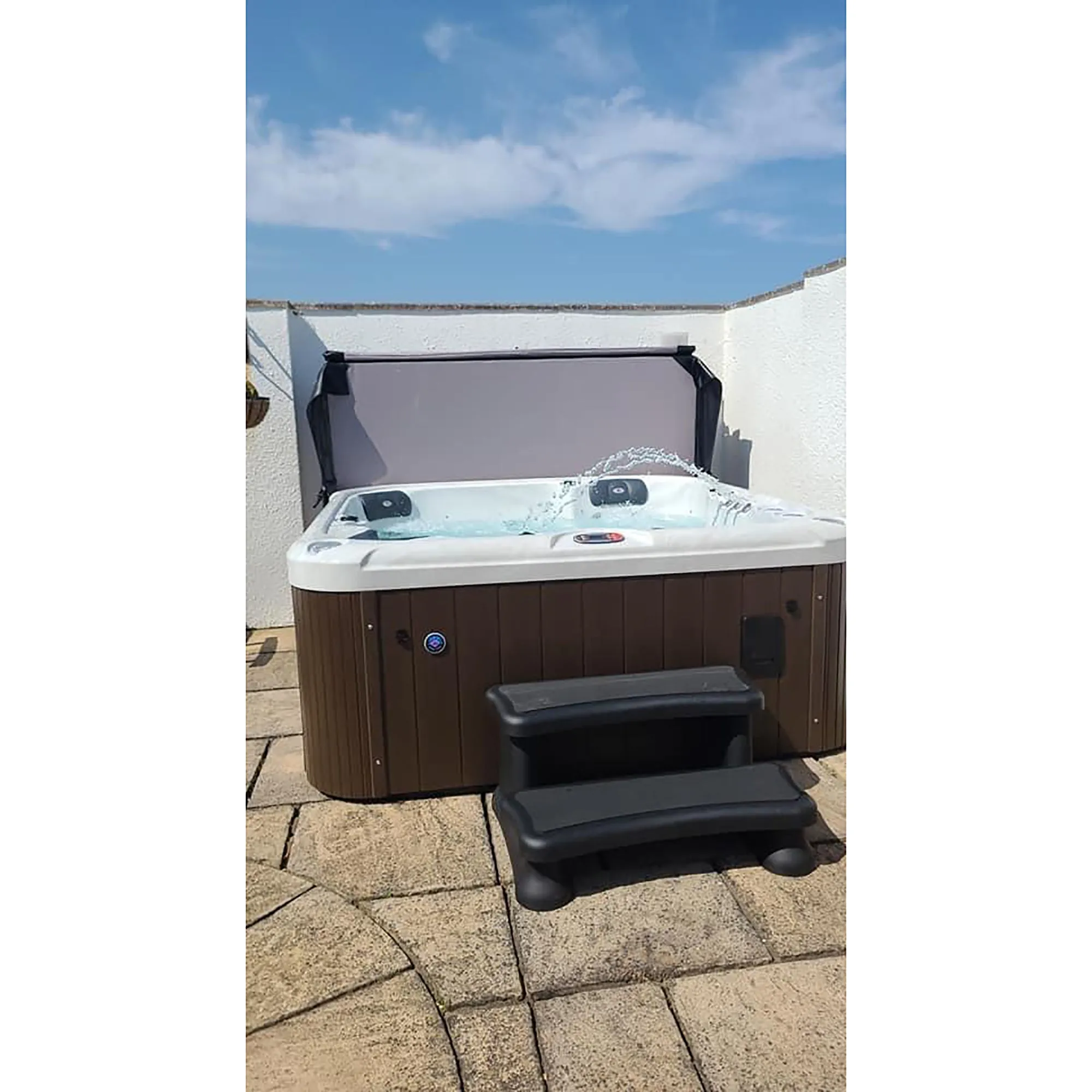 Ex-Display/Demo London SE 6-Person Hot Tub - 2yr Warranty